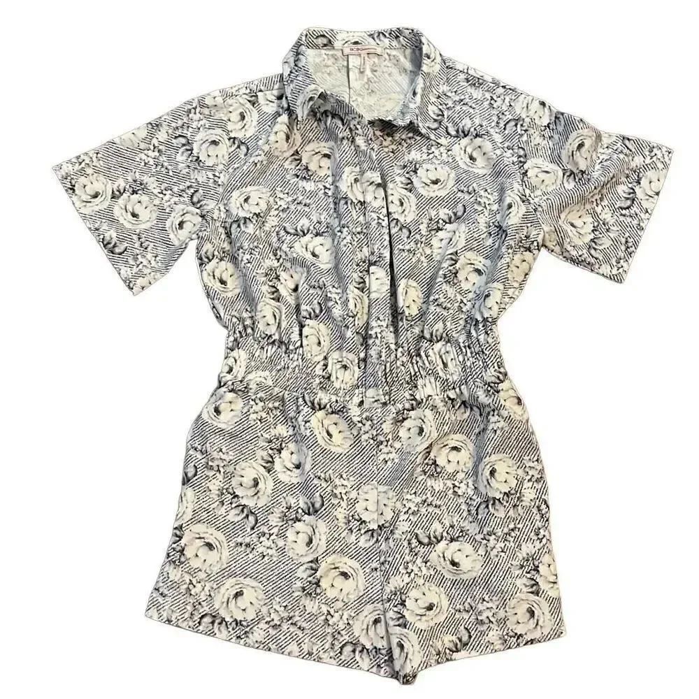 BCBG generation short suit. Size medium